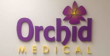 business sign in acrylic letters at the clinic