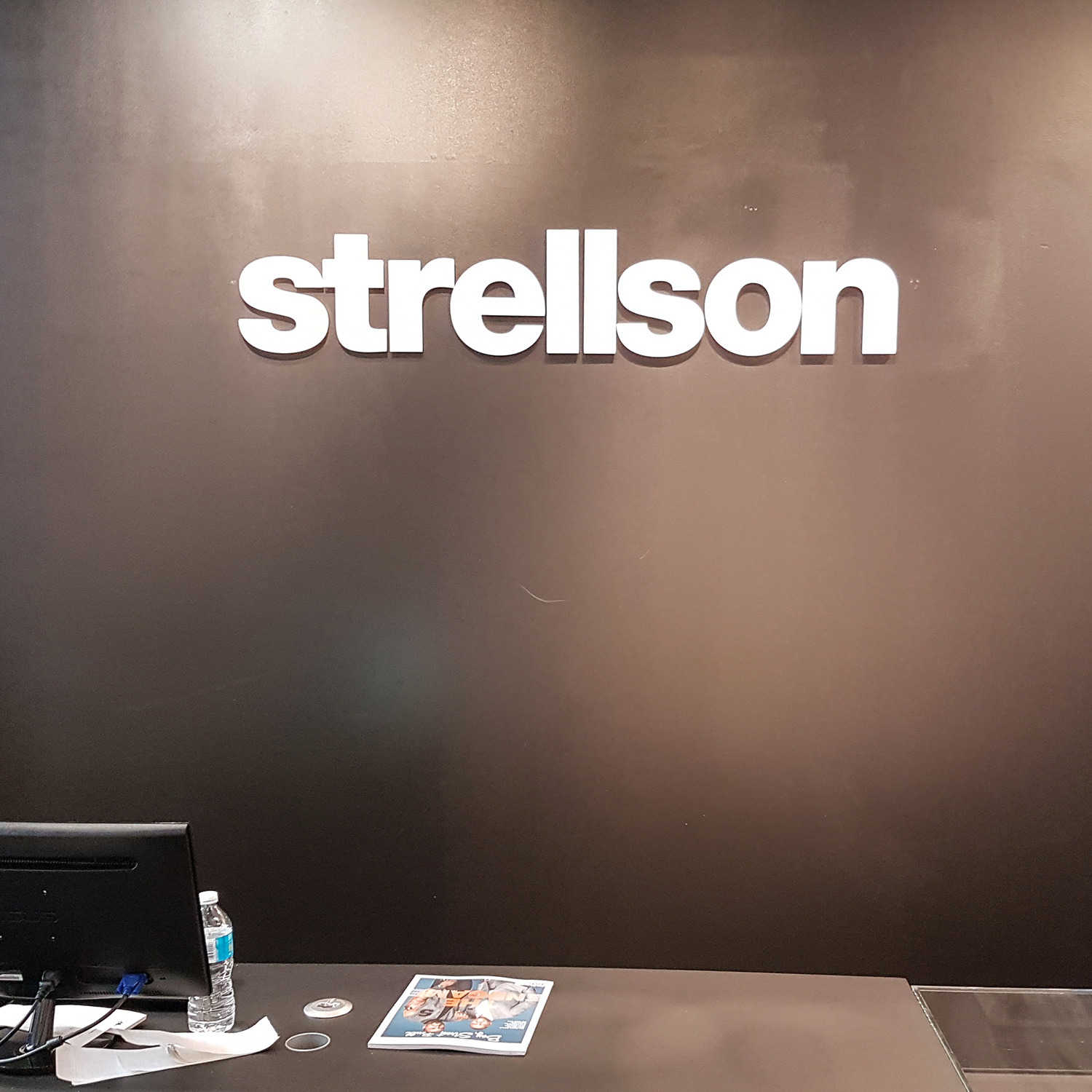 Strellson White Acrylic Letters for Wall in Vaughan, ON